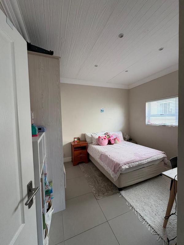 3 Bedroom Property for Sale in Sandbaai Western Cape